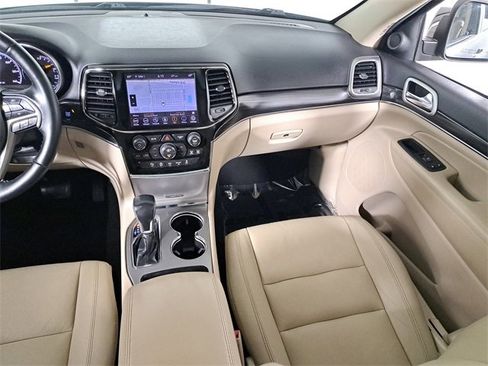 Used 2020 Jeep Grand Cherokee Limited image 17