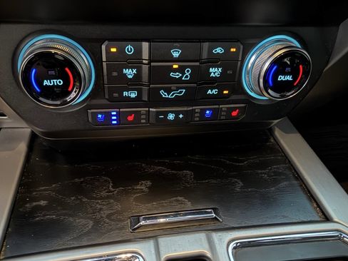 Used 2019 Ford F150 Platinum w/ Equipment Group 701A Luxury AWD/4WD image 48