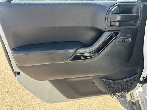 Used 2015 Jeep Wrangler Unlimited Sahara AWD/4WD image 11