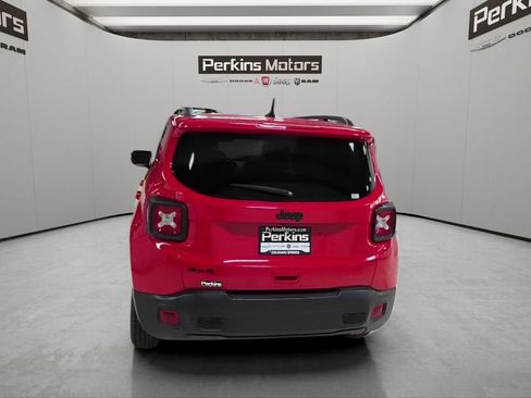 Used 2023 Jeep Renegade Latitude AWD/4WD image 4