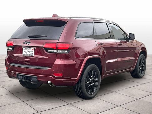 Used 2017 Jeep Grand Cherokee Altitude image 14