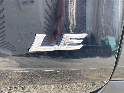 Used 2025 Toyota Sienna LE image 8