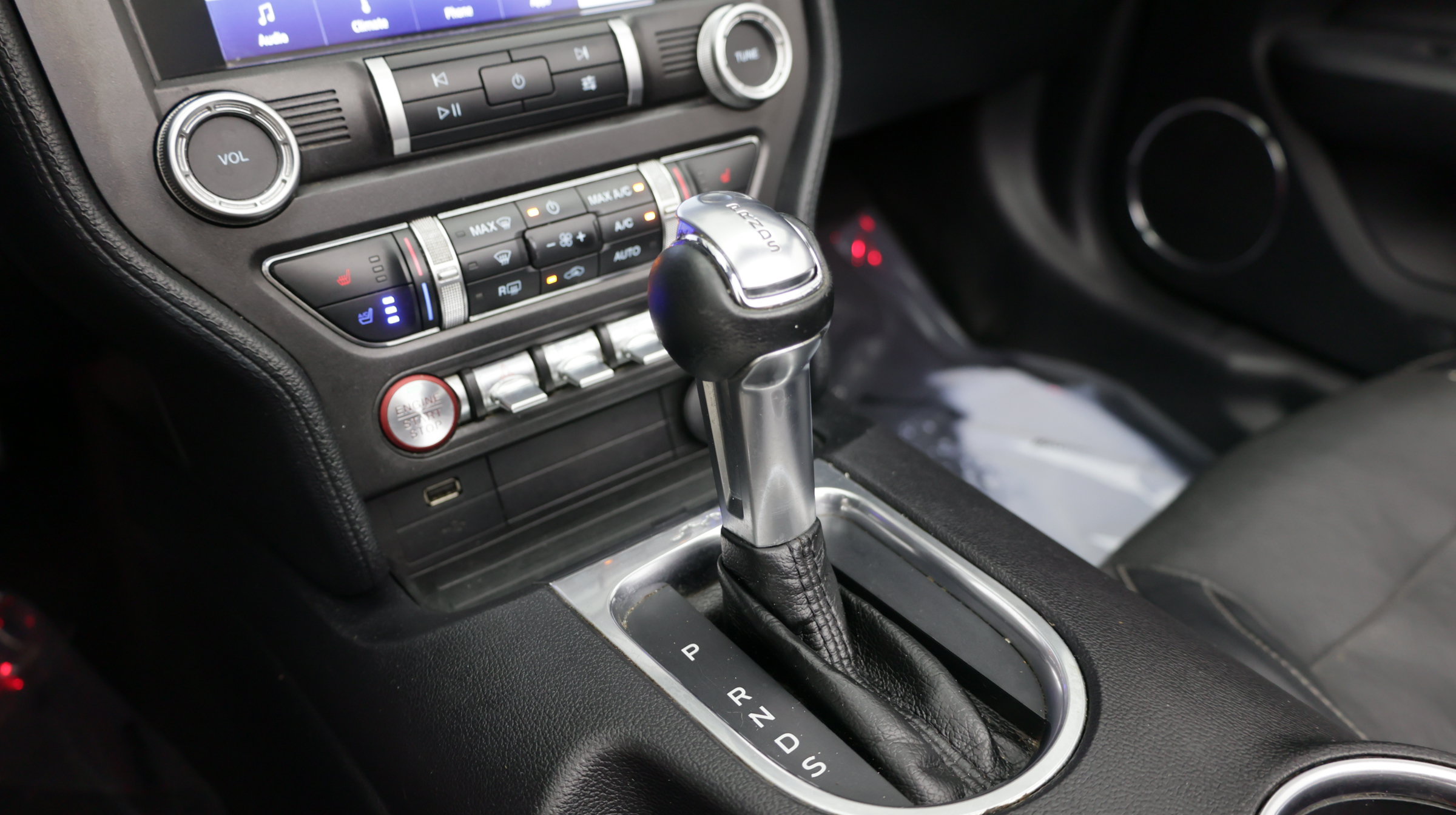 Used 2020 Ford Mustang Premium RWD image 13