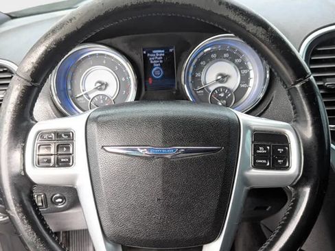 Used 2014 Chrysler 300 image 8