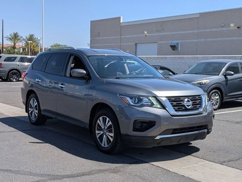 Used 2020 Nissan Pathfinder S FWD image 3