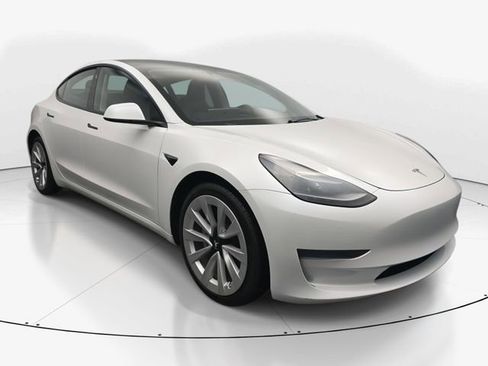Used 2023 Tesla Model 3 Standard Range image 2