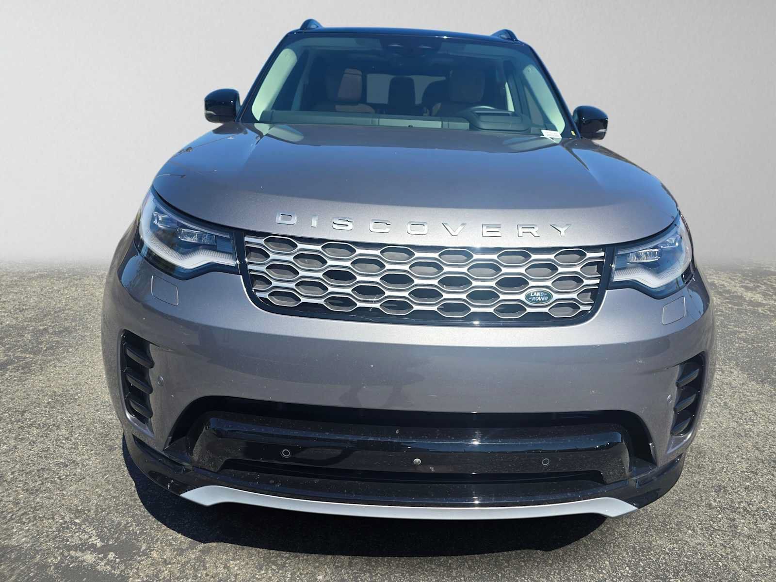 Used 2025 Land Rover Discovery Metropolitan Edition AWD/4WD image 8