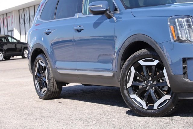 Used 2025 Kia Telluride S FWD image 3