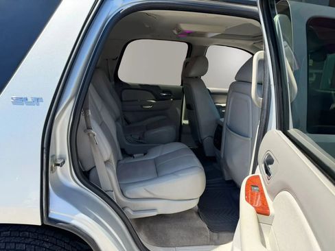 Used 2011 GMC Yukon SLT AWD/4WD image 16