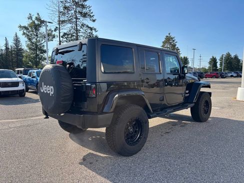 Used 2014 Jeep Wrangler Unlimited Sahara w/ Connectivity Group AWD/4WD image 3