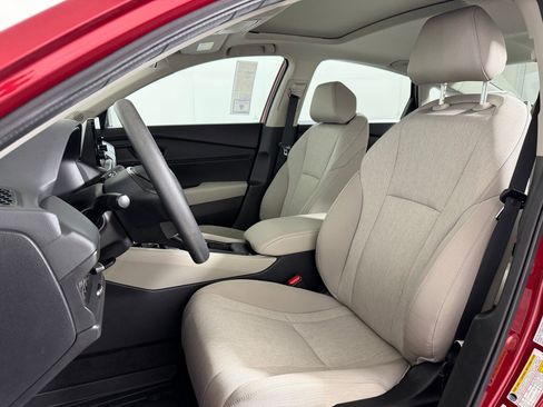 Certified 2025 Honda Accord SE image 4