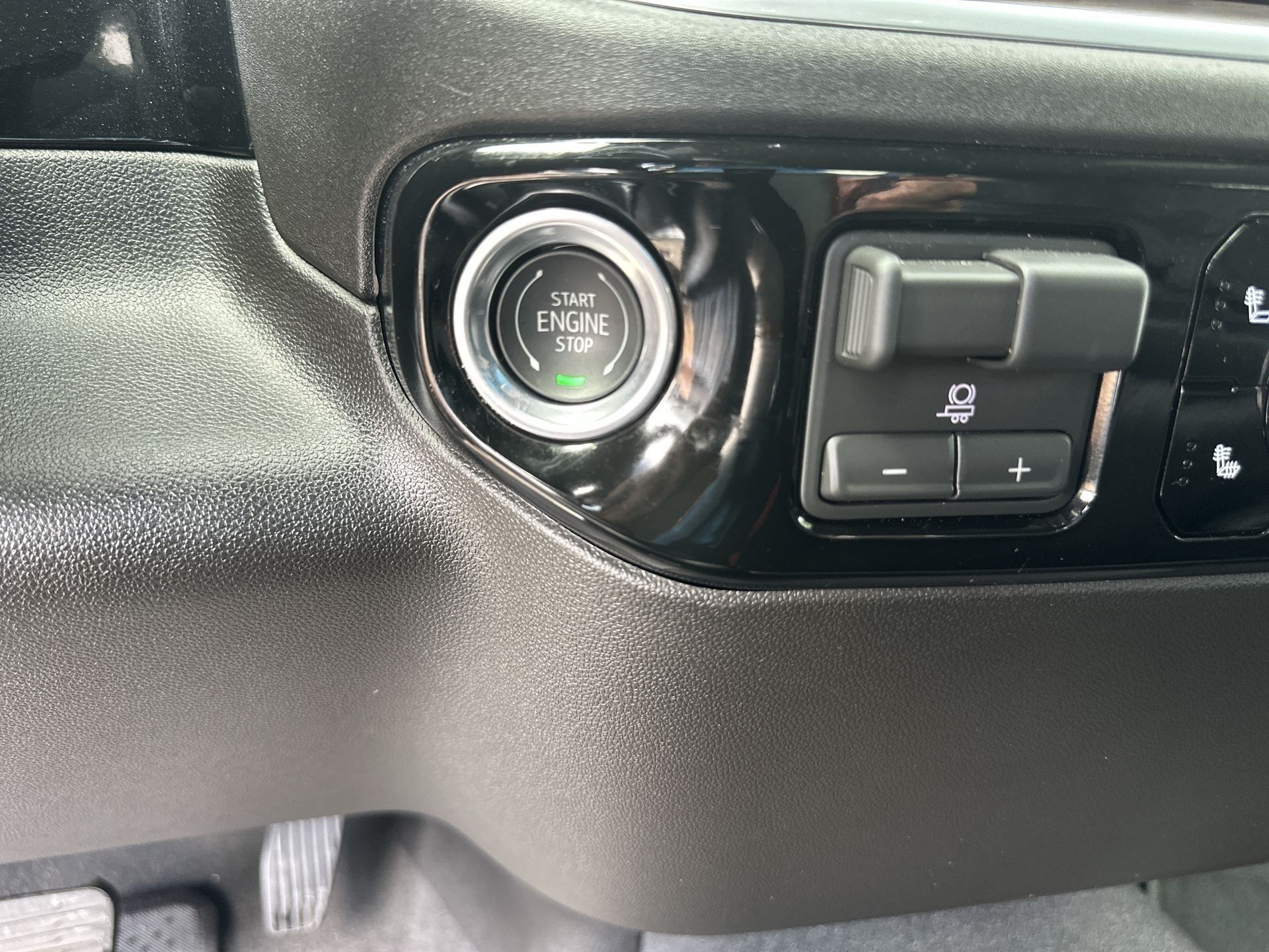 Certified 2026 GMC Sierra 1500 SLT AWD/4WD image 17
