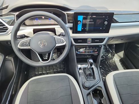 New 2026 Volkswagen Taos SE AWD/4WD image 9
