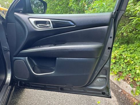Used 2019 Nissan Pathfinder SV AWD/4WD image 12