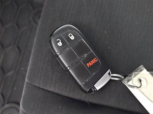 Used 2021 Dodge Durango SXT image 35