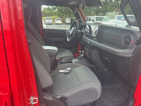 Used 2024 Jeep Wrangler Unlimited Rubicon image 5