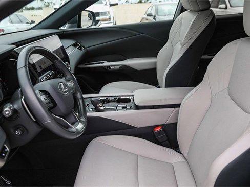 Used 2024 Lexus RX 350 Premium image 17