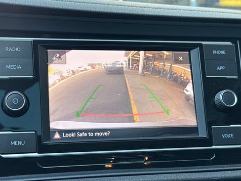 Used 2024 Volkswagen Jetta SE FWD image 15