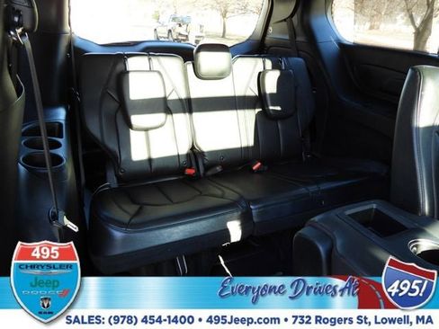 Used 2020 Chrysler Pacifica Touring-L image 12