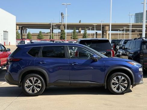 Used 2022 Nissan Rogue SV AWD/4WD image 3