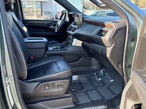 Used 2023 Chevrolet Suburban Premier image 8