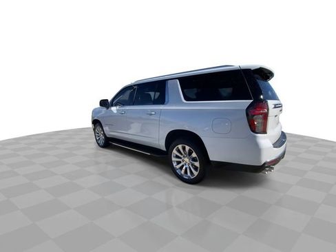 Used 2024 Chevrolet Suburban Premier w/ Premium Package AWD/4WD image 8
