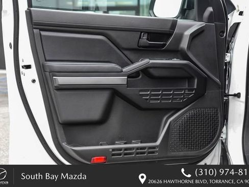 Used 2025 Toyota Tacoma SR5 AWD/4WD image 23