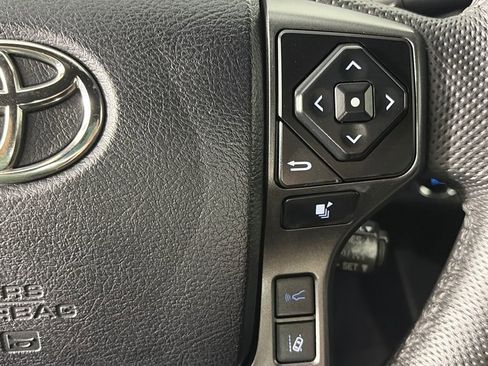 Used 2023 Toyota Tacoma TRD Off-Road image 17