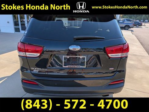 Used 2018 Kia Sorento FWD image 11