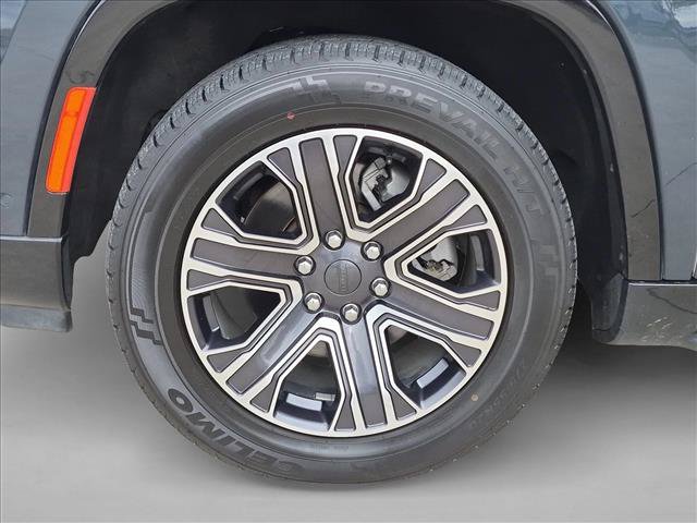 Used 2024 Jeep Wagoneer L Series II w/ Flexible Seating Group AWD/4WD image 25