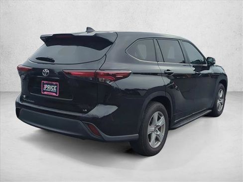 Certified 2024 Toyota Highlander LE image 5