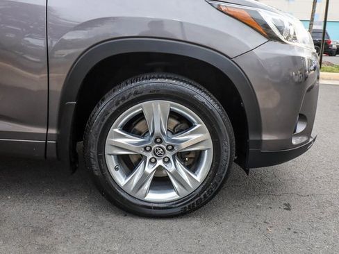 Used 2017 Toyota Highlander Limited image 28