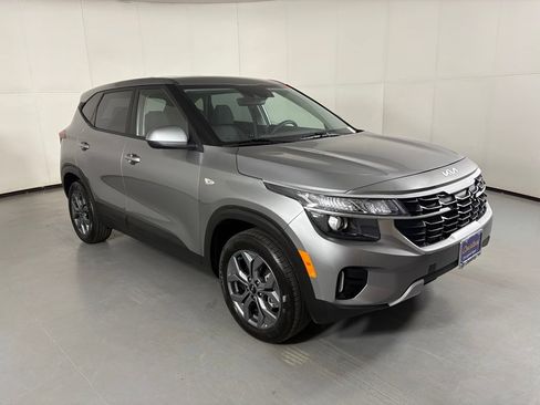 Used 2026 Kia Seltos LX AWD/4WD image 2