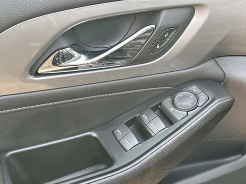 Certified 2023 Chevrolet Traverse LT image 16