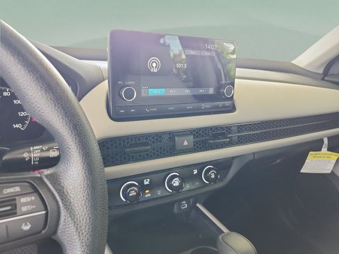 Used 2024 Honda HR-V LX image 13
