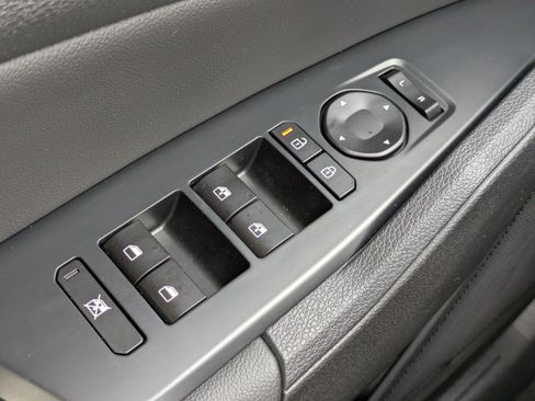 Certified 2026 Kia Sportage EX FWD image 18