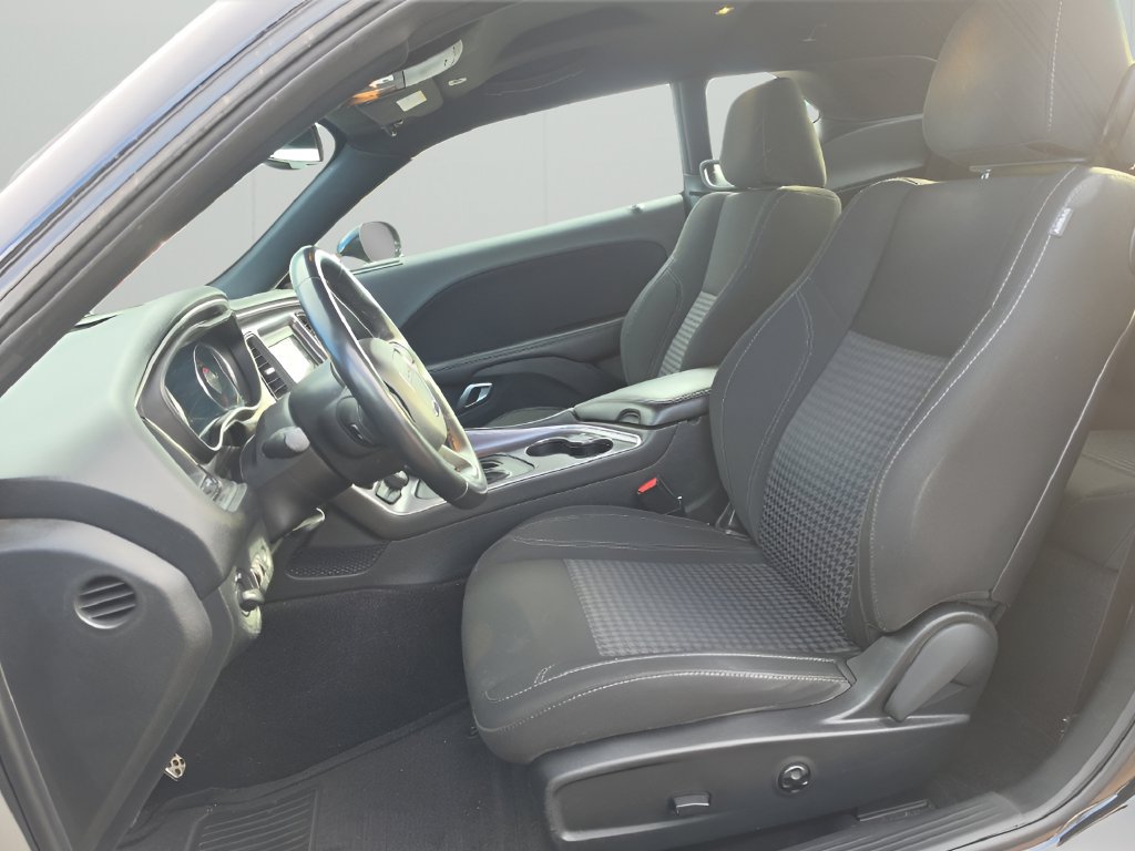 Used 2018 Dodge Challenger SXT RWD image 10