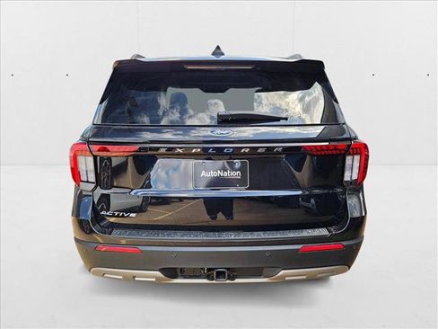 New 2025 Ford Explorer Active w/ Active Comfort Package image 8