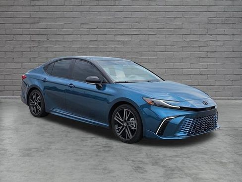 Used 2025 Toyota Camry XSE FWD image 7