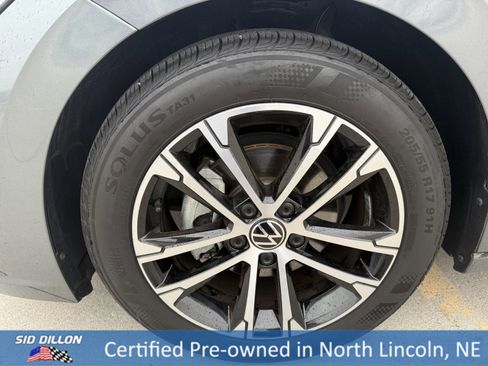 Used 2024 Volkswagen Jetta Sport image 9