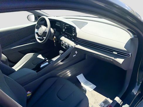 New 2026 Hyundai Elantra SE FWD image 21