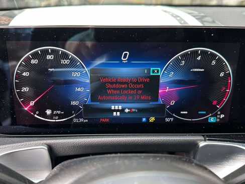 Used 2025 Mercedes-Benz GLB 250 4MATIC image 23