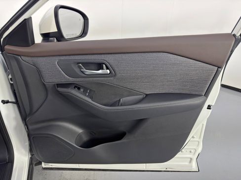 Used 2023 Nissan Rogue SV FWD image 37