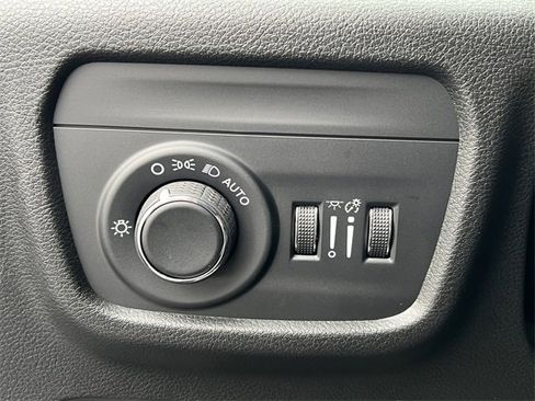 New 2025 Jeep Grand Cherokee Altitude image 16