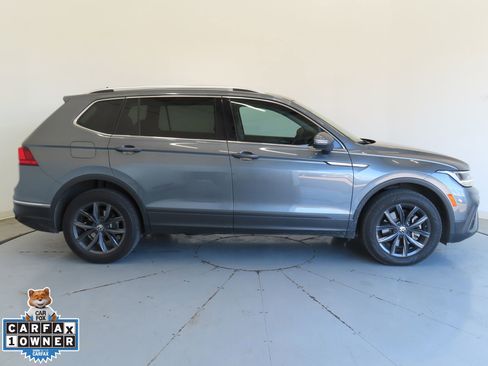 Used 2023 Volkswagen Tiguan SE image 2