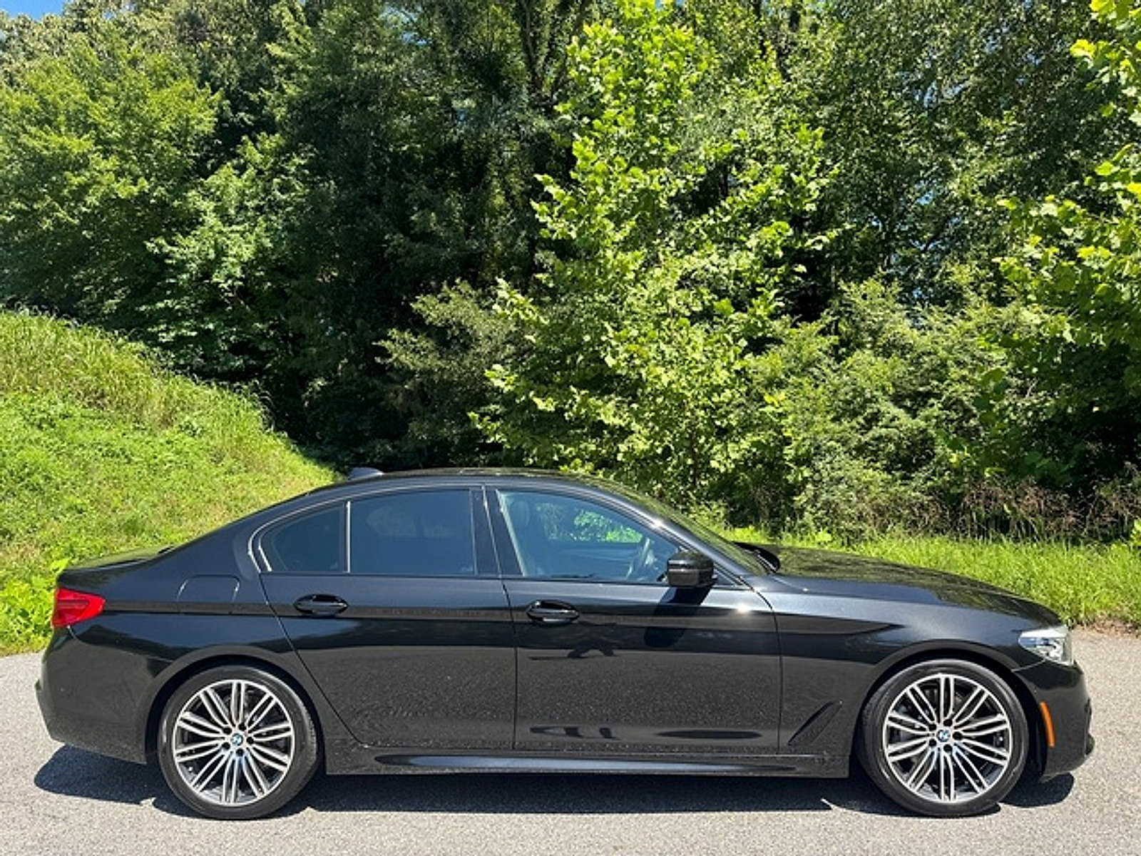 Used 2019 BMW 530i w/ M Sport Package RWD image 5