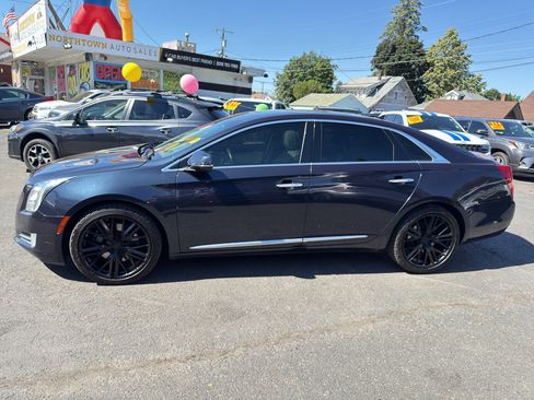 Used 2013 Cadillac XTS Platinum FWD image 3