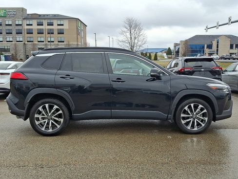 Certified 2022 Toyota Corolla Cross XLE w/ Convenience Package image 7