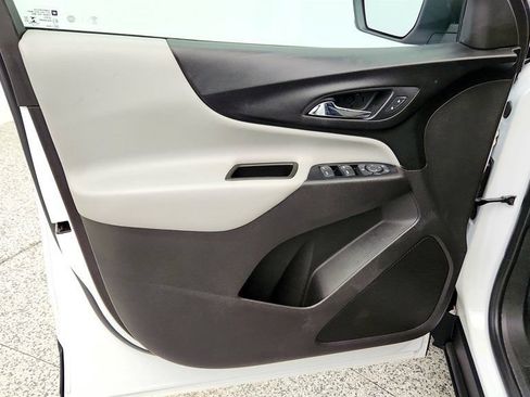Used 2019 Chevrolet Equinox LS w/ LS Convenience Package FWD image 10