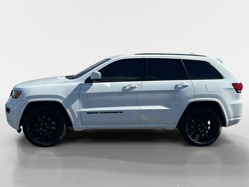 Used 2022 Jeep Grand Cherokee Laredo X AWD/4WD image 2